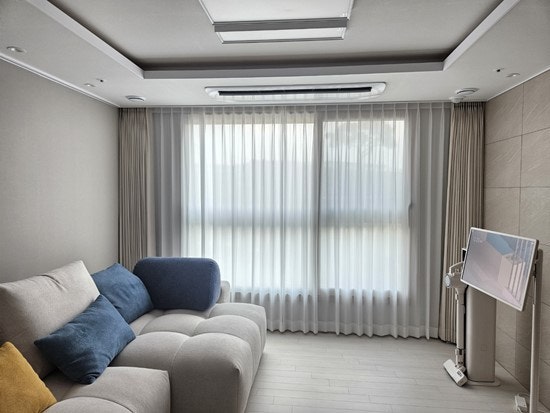 🪟 How to Clean Curtains in Singapore: Easy Maintenance Guide